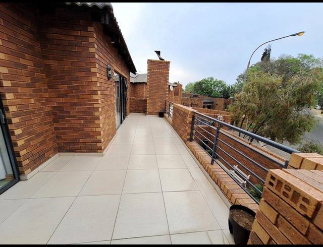 3 BEDROOM DUPLEX FOR SALE IN BRACKENHURST